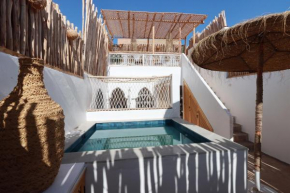 Riad El Charsa, logement entier 4 à 6 personnes, proche Jemaa El Fna, Rooftop et bassin chauffé